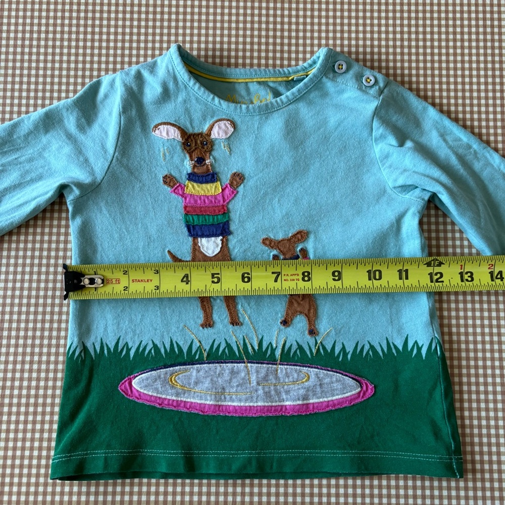 Mini Boden long sleeve appliqué jumping dogs shirt. Size 2-3 - Picture 14 of 15